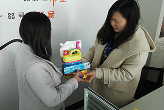 三八節(jié)，向女同胞們致敬